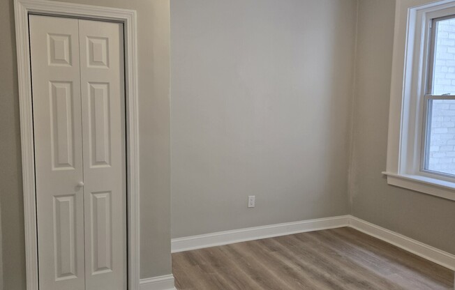 2 beds, 1 bath, $3,100, Unit 5