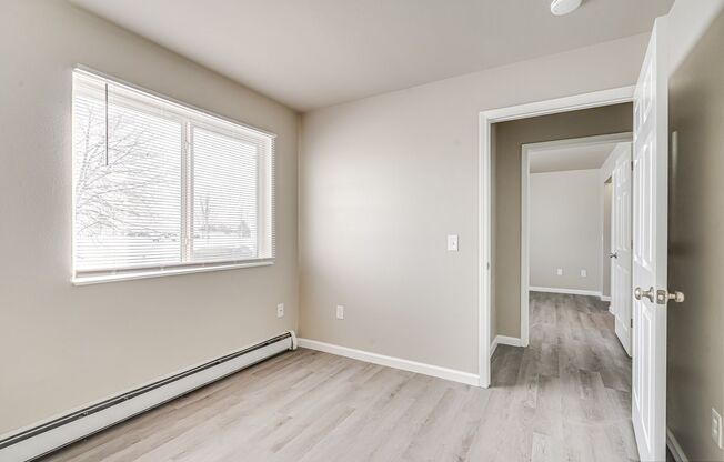 3 beds, 1.5 baths, 1,300 sqft, $1,699, Unit 105 - 01