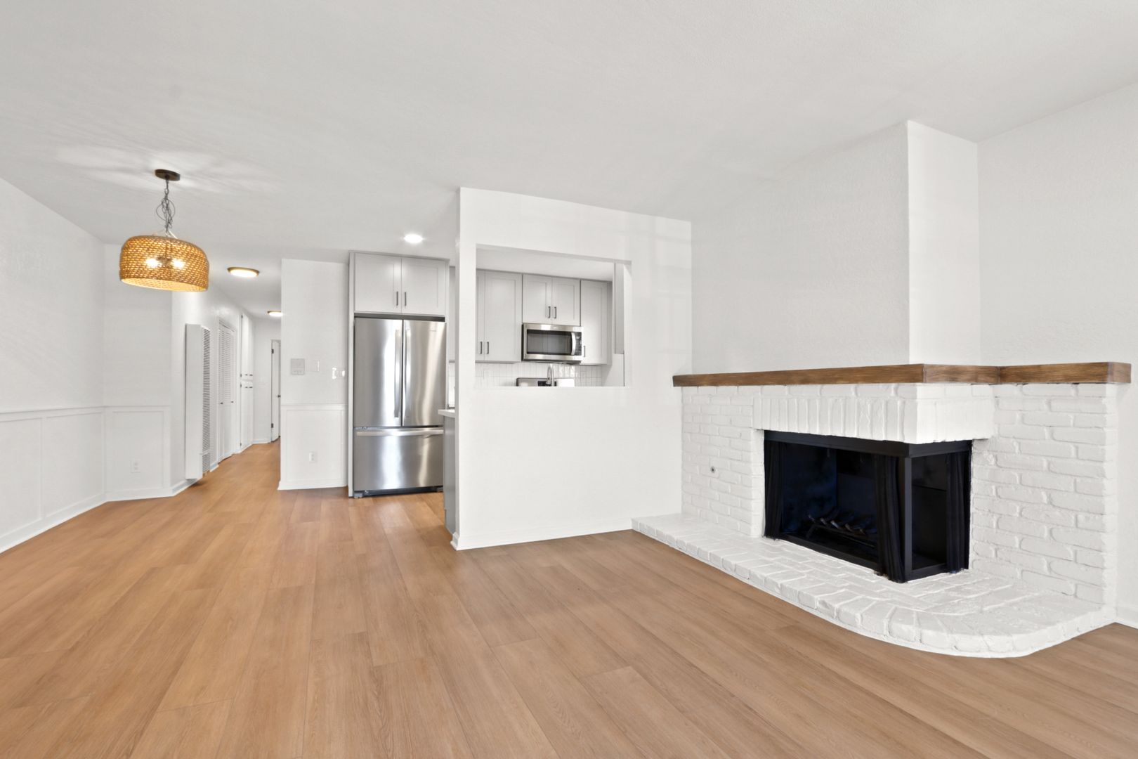 Gorgeous Rehabbed Condo with Balcony and Parking!