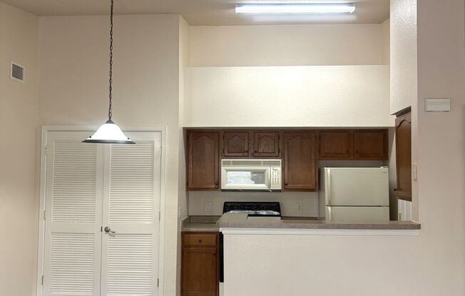 1/1/1 Condo in Terrific Community, Includes Garage