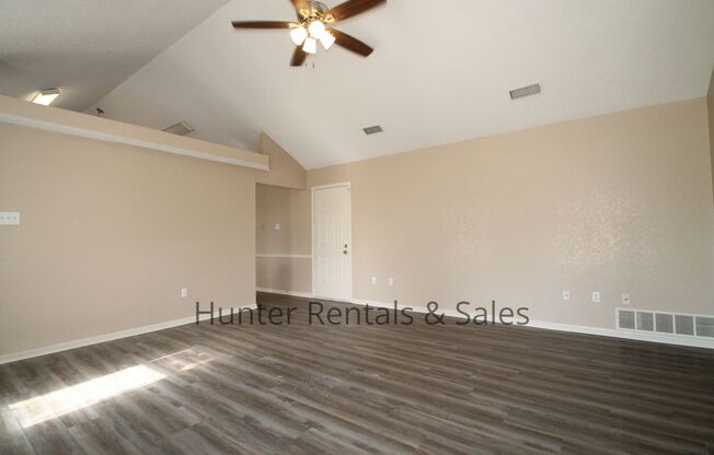 3 beds, 2 baths, $1,275