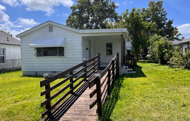 2 bedroom home in Historic Downtown Walking District of Morehead City with fenced in yard