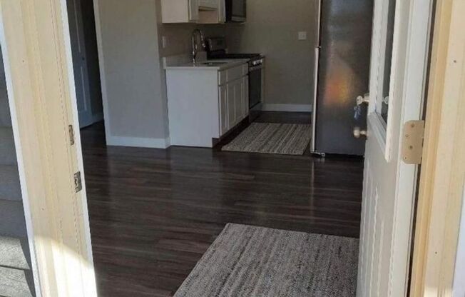 1 bed, 1 bath, $800, Unit 101