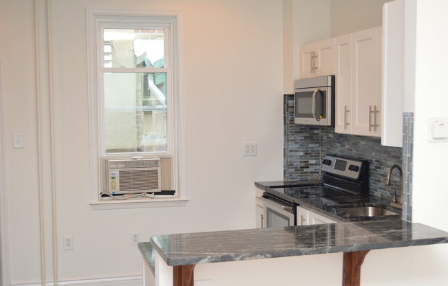 Beautifully Renovated 2BR Fishtown Home with Deck AVAIL 6/1