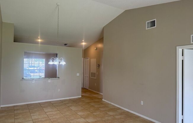 3/2 Villa Located in Desirable S. Orlando Meadow Woods.