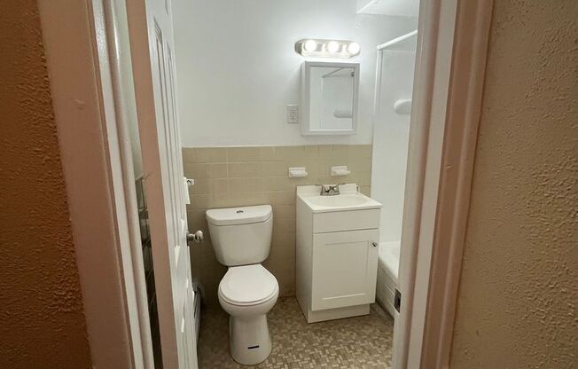 2 beds, 1 bath, $1,020, Unit 101