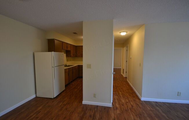 2 beds, 1 bath, 750 sqft, $725, Unit B 05