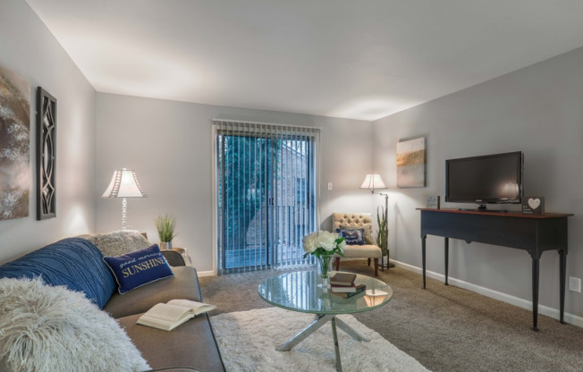 2 beds, 1.5 baths, 1,375 sqft, $1,300, Unit TH-39