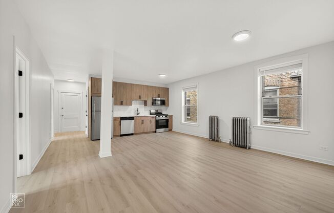 2139 W LUNT