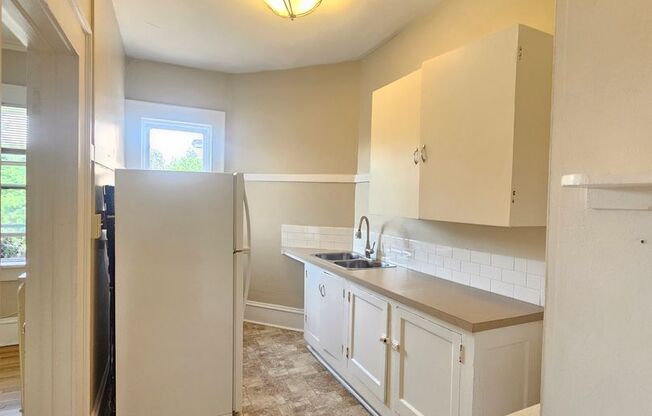 1 bed, 1 bath, 696 sqft, $1,050