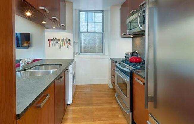 22 RIVERSIDE DR