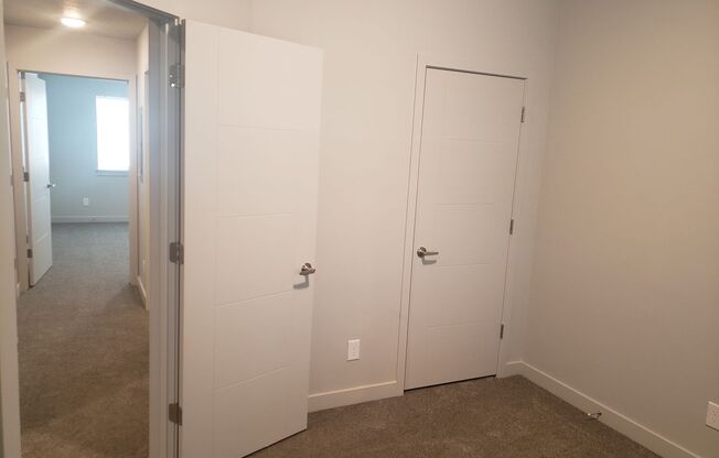 2 beds, 1 bath, $1,300