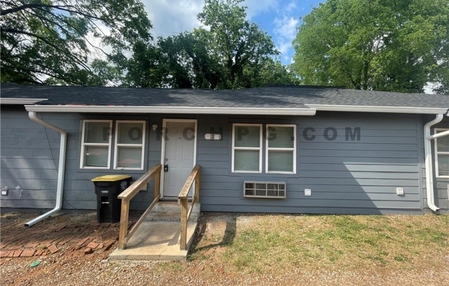 907 MAPLE AVE SW