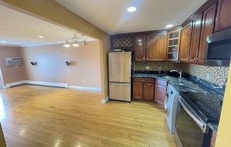 2 beds, 1 bath, 870 sqft, $2,450, Unit 3-1