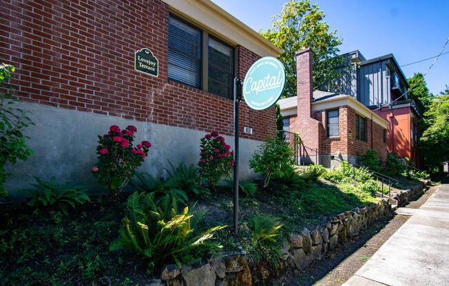 Charming NW 1-Bed Ready Late May!