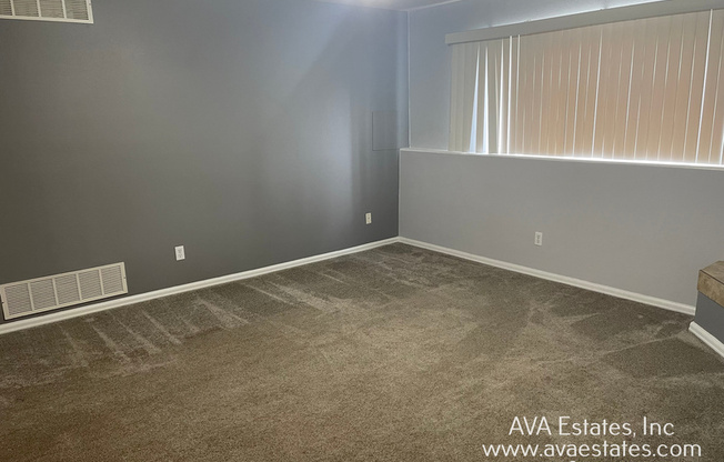 719 E LAPORTE DR