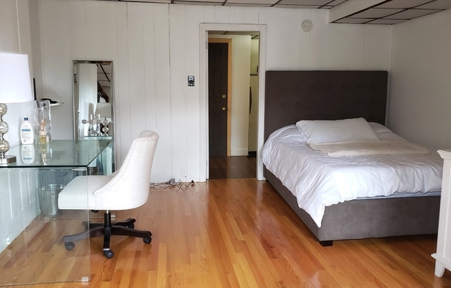 924 Beacon St.