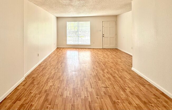 2 Bed, 1.5 Bath Condo with Pool & Carport in Baton Rouge!