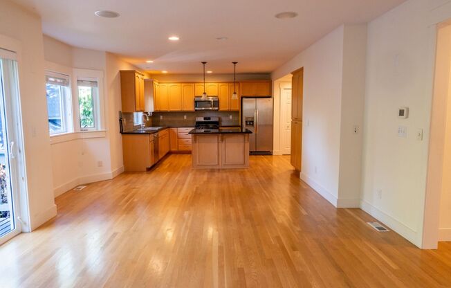 4bd/2.5ba Seattle Home