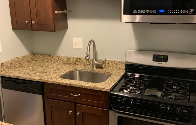 Beautiful 1st floor 1BR/1BA Condo in Oxon Hill!