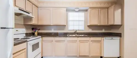 1706 BELLEAIR FRST DR
