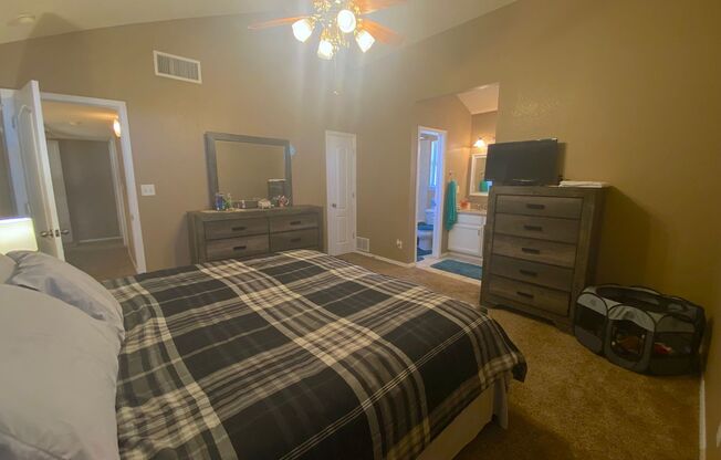 3 beds, 2.5 baths, $1,900