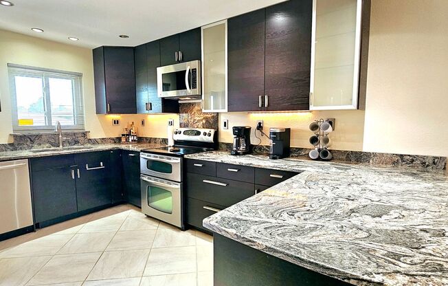 2 beds, 2 baths, $2,800, Unit UNIT 405