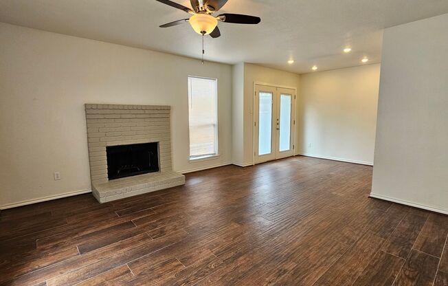 Centrally Located 2 bed / 1.5 bath in North Austin