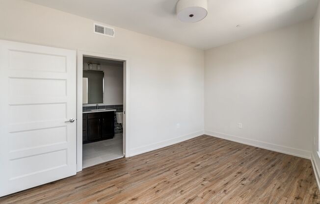 2 beds, 2 baths, $1,750, Unit 1050 N 4th St. Apt. 301