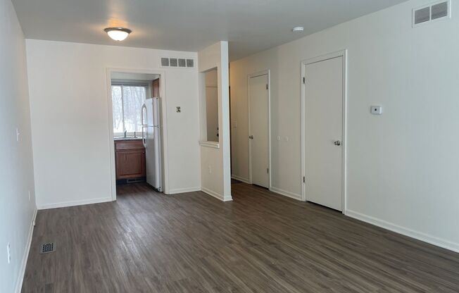 2 beds, 1.5 baths, $1,295