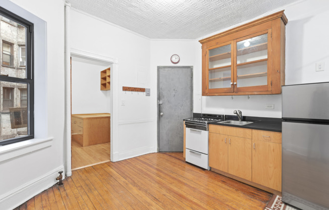 1 bed, 1 bath, $3,400, Unit 5