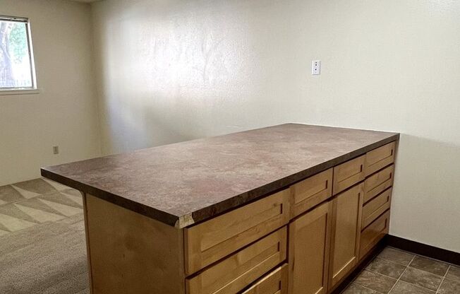 1 bed, 1 bath, 600 sqft, $1,225, Unit C-13