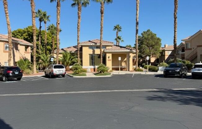 2 beds, 2 baths, $1,400, Unit Unit 2127, Bldg 32