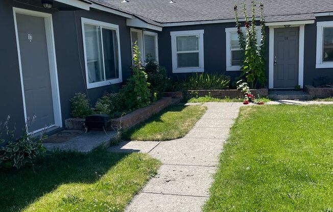 207 &amp; 223 N Hemlock St