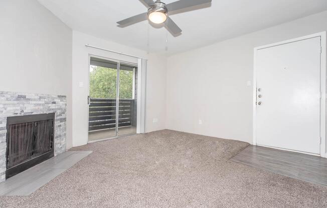 1 bed, 1 bath, 698 sqft, $940