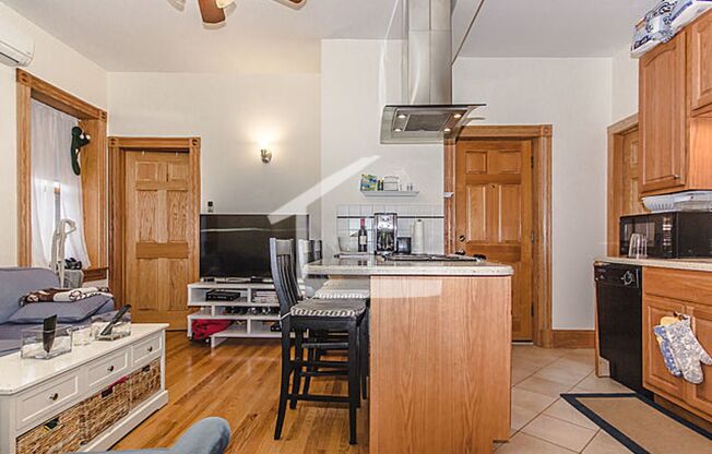 88 Myrtle St #2B Boston MA 02114