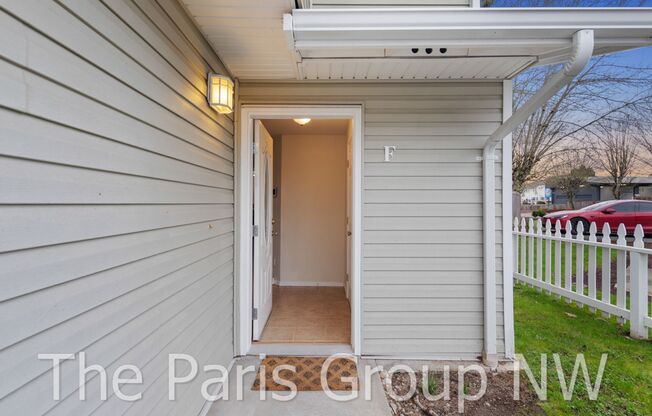 Delightful Double Suite TH *So Walkable! Updated, XL Backyard, Grg+2Pkg Spaces