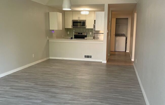 2 beds, 1 bath, $2,395, Unit Unit 405