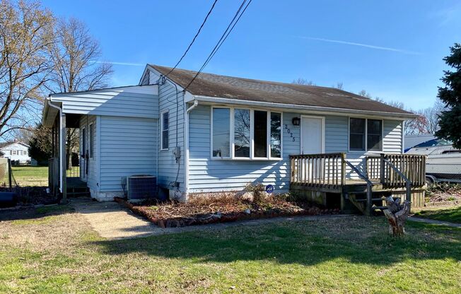 Spacious 3BD/1BA Home with a Huge Fenced Backyard in Essex!