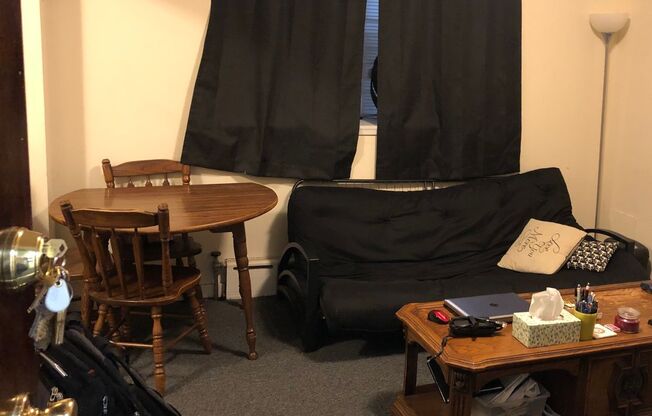 Studio, 1 bath, 295 sqft, $890, Unit B7