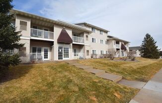 Main floor 2br condo Available!