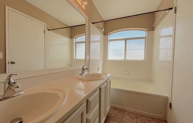 2 beds, 2 baths, $1,300, Unit # 2070