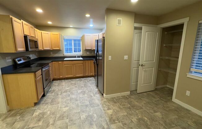 2 beds, 1 bath, $1,800