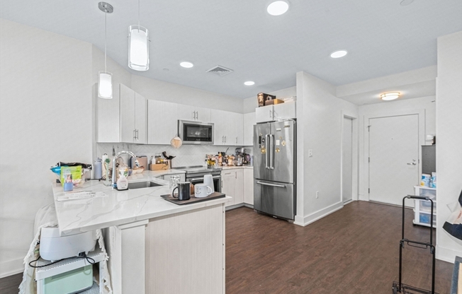 2 beds, 2 baths, 1,009 sqft, $4,100, Unit 301
