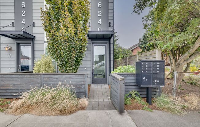 2 bedroom open lay out townhome in Georgetown!