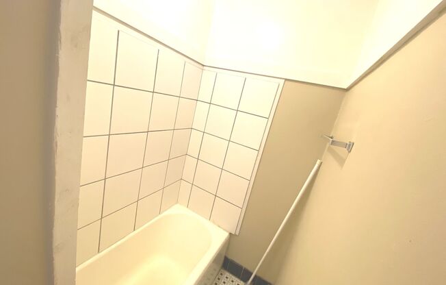 Studio, 1 bath, $750, Unit 36
