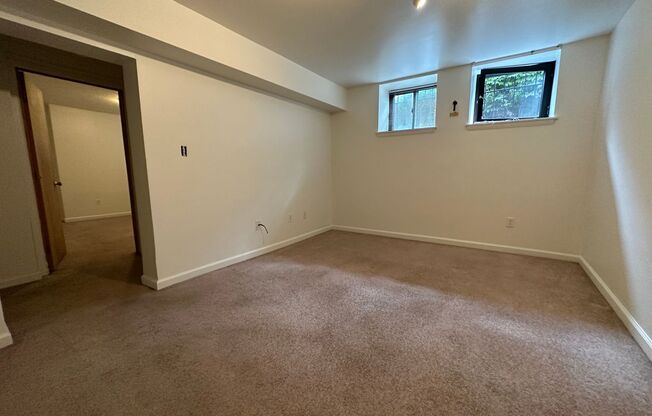 2 beds, 1 bath, 900 sqft, $1,620, Unit 732 S. Millvale Ave. #C2