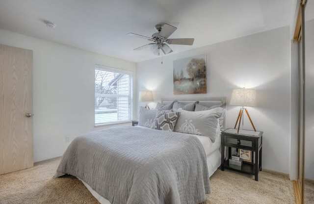 Comfortable Bedroom at Mountain High Apartments, Oregon