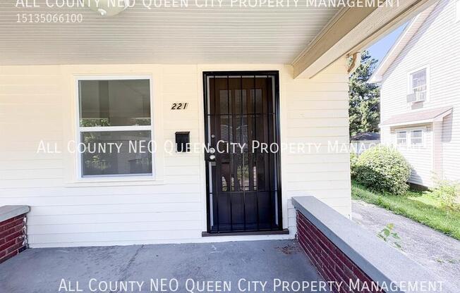 221 W PARKWOOD DR