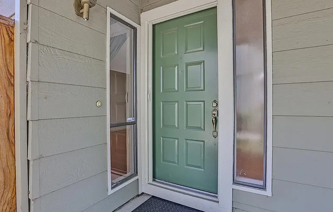 Lovely and Spacious 3BR 2.5BA Townhouse in desired Mountain View Area